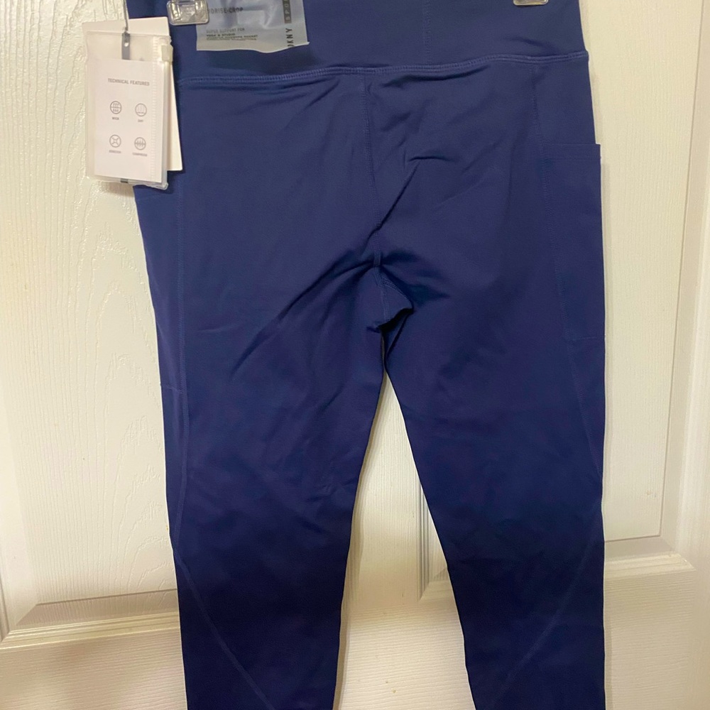 MEDIUM, NEW, NAVY. DKNY CAPRI LEGGINGS